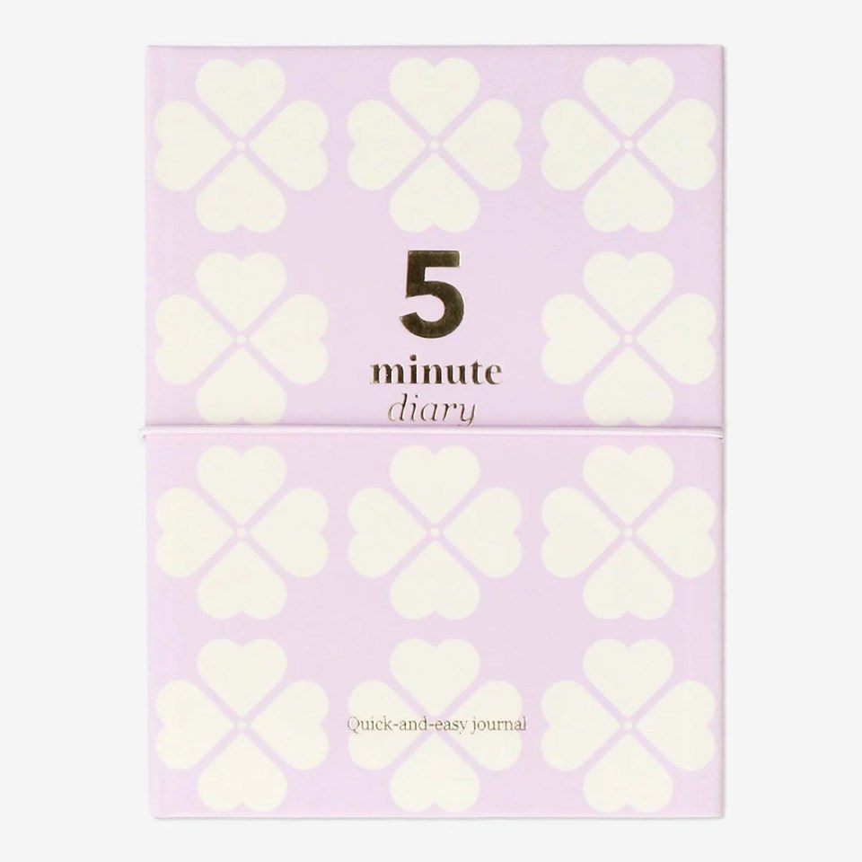 5-minute diary with a lavender cover and clover pattern.