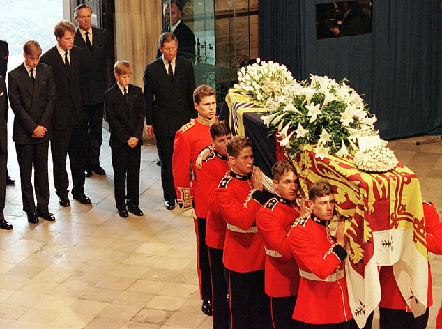 Diana's coffin enters Westminster Abbey for the funeral service