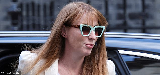 FILE PHOTO: Britain's Deputy Prime Minister Angela Rayner arrives for a cabinet meeting at Downing Street in London, Britain, September 2, 2025. REUTERS/Toby Melville/File Photo