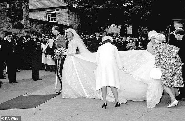 The occasion drew a crowd of thousands and was televised, with Richard Dimbleby providing the commentary. Among the 1,500 guests were Noel Coward and actor Douglas Fairbanks Jr.
