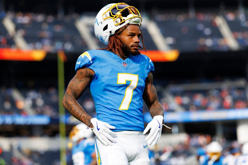 INGLEWOOD, CALIFORNIA - DECEMBER 15: Cornerback Kristian Fulton #7 of the Los Angeles Chargers stands on the field prior to an NFL game against the Tampa Bay Buccaneers at SoFi Stadium on December 15, 2024 in Inglewood, California. (Photo by Brooke Sutton/Getty Images)