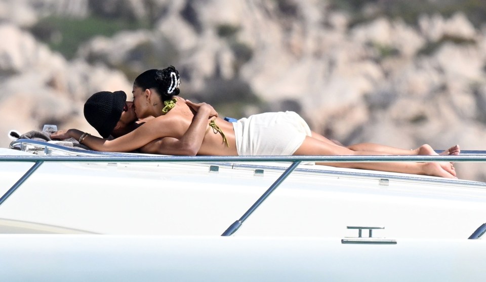 Jude Bellingham and Ashlyn Castro kissing on a yacht.