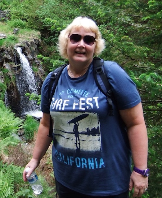 Before and after photos showing a woman's significant weight loss.