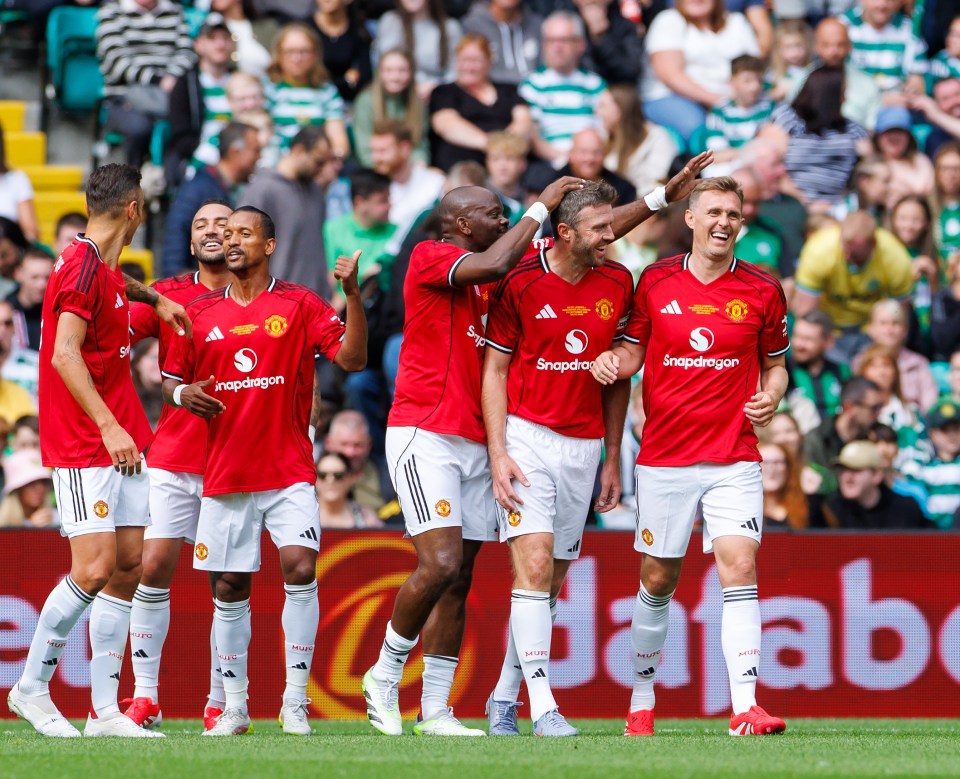 06.09.2025 Celtic Legends v Manchester United Legends, Charity Match .............................. Darren Fletcher celebrates his goal with Michael Carrick and Louis Saha
