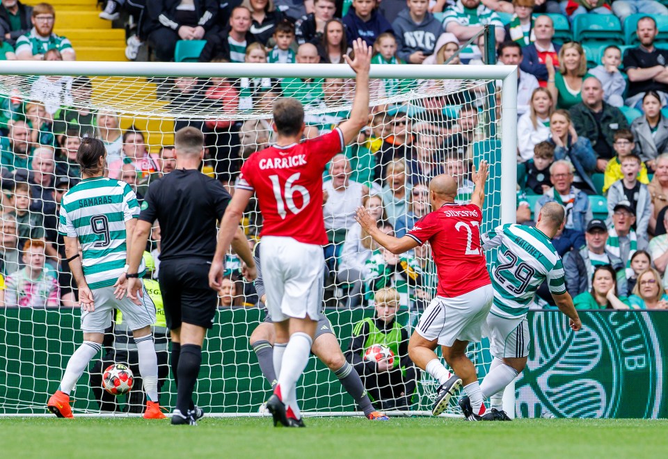 06.09.2025 Celtic Legends v Manchester United Legends, Charity Match .............................. Shaun Maloney scores 2-2