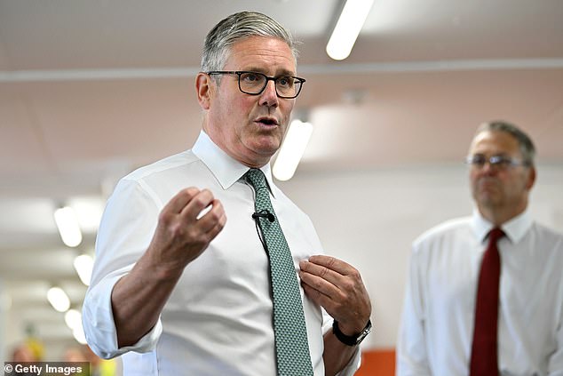 Britain's Prime Minister Keir Starmer speaks to ship builders during a visit to BAE Systems Scotstoun on September 4, 2025 in Glasgow