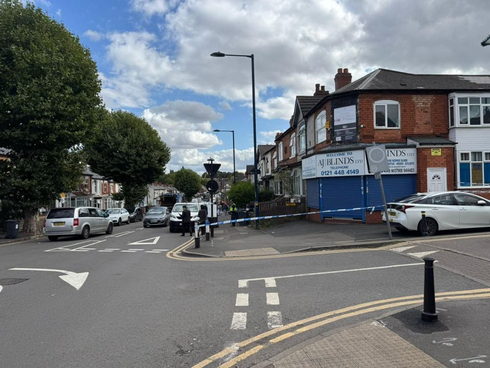 Police cordon at a Birmingham murder scene.