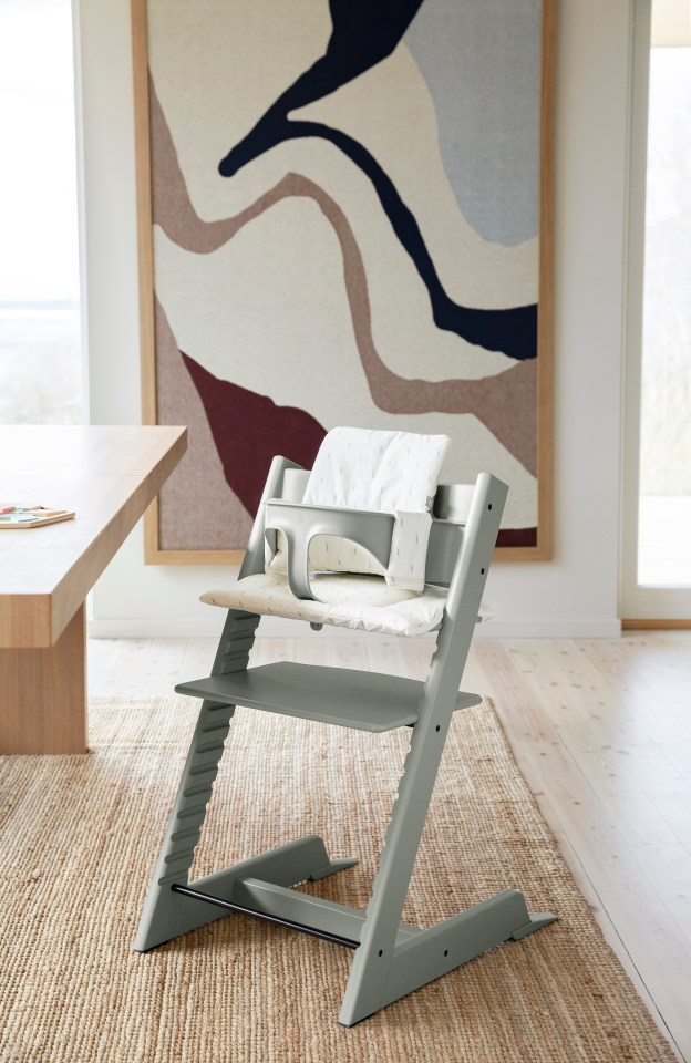 Tripp Trapp® with Baby Set. Glacier Green. Cushion Wheat Cream.