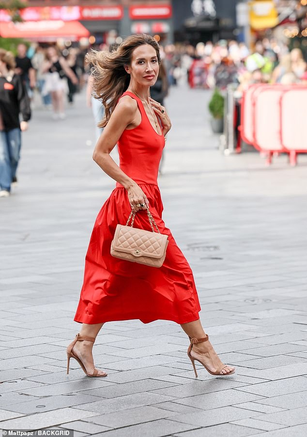 She elevated her height in strappy nude heels and toted her belongings in a matching Chanel handbag