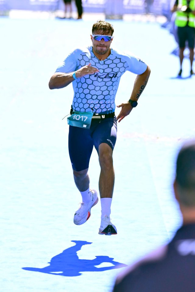 Boxer Tommy Fury running in the French Riviera T100 Triathlon.