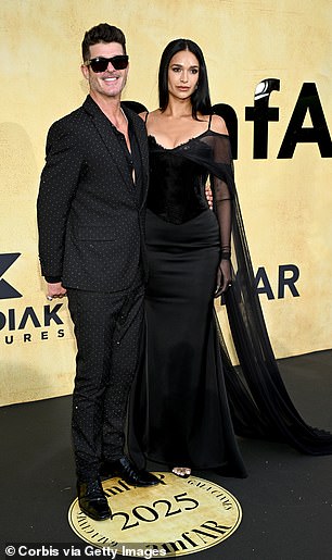 In the same year the divorce was finalised, he met April Love Geary at a party before making their first public appearance in 2015 (April and Robin seen in May)