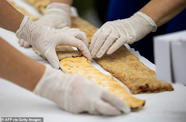 The longest line of strudels achieved in the small village of Jaskovo consists of 8,940 strudels measuring 3km, announced Paulina Sapinska, a Guinness World Records adjudicator, after the measurement