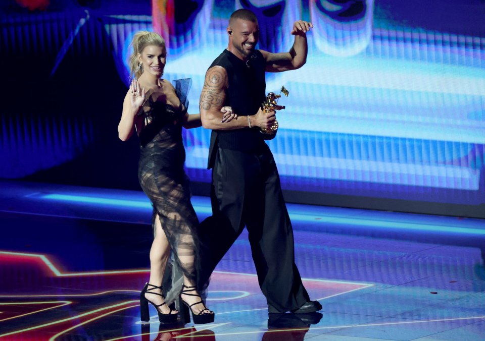 Jessica Simpson and Ricky Martin at the MTV Video Music Awards.