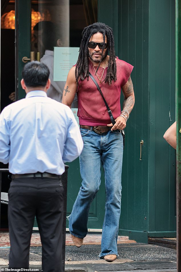 Lenny wore heeled boots with his trademark look