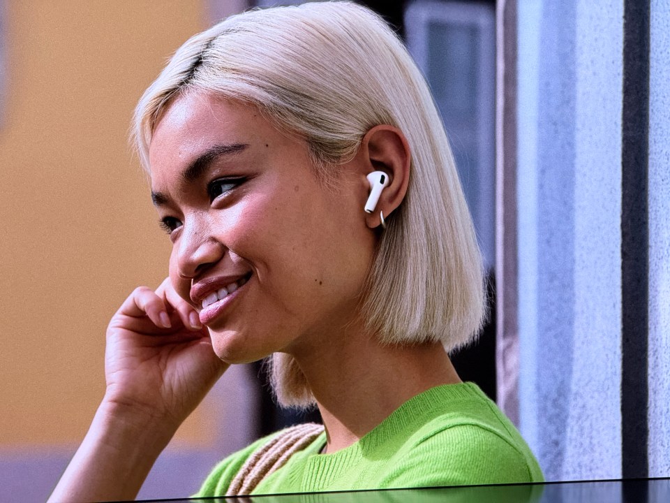 Woman wearing wireless earbuds.