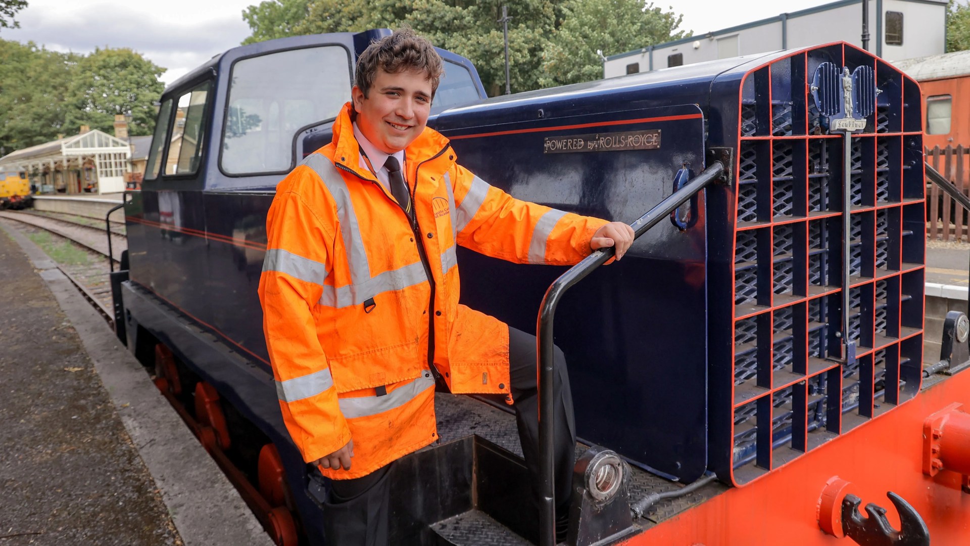 Teen, 18, becomes Britain’s youngest train driver and is bidding to earn £60,000
