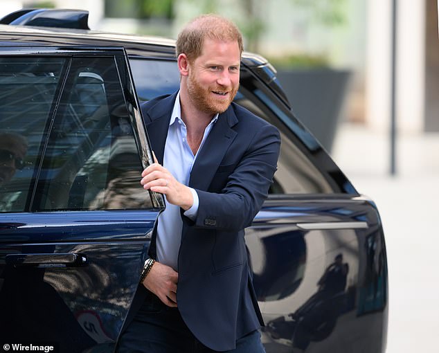 The prince arrived at the event 40 minutes later than planned after travelling directly from a private tea with the Monarch, which lasted for 55 minutes