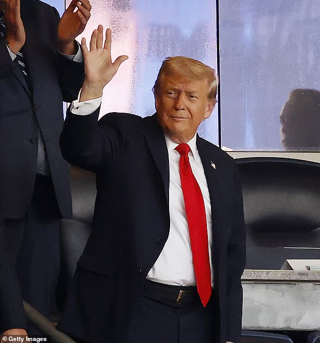 The sense of crisis is building around the government just days before the State Visit by Donald Trump
