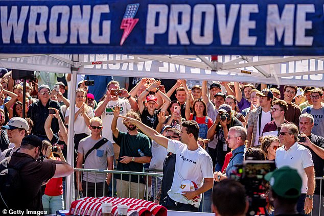 The event, part of Kirk's organisation’s 'American Comeback Tour,' attracted around 3,000 attendees.