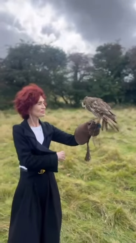 Sharon Osbourne with a falcon.