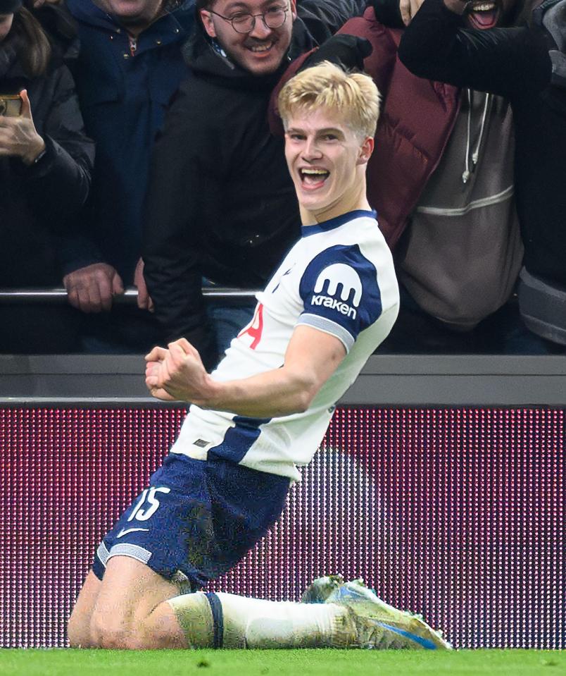 Lucas Bergvall celebrates scoring a goal.