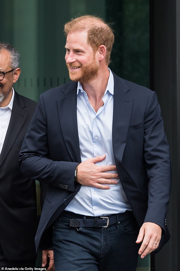 According to UK body language expert Judi James, Harry gesturing to his stomach is way of 'self-soothing'