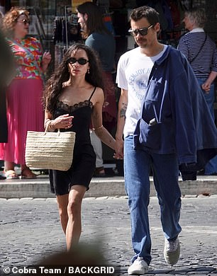 The couple were given an opportunity to meet members of each other's social circle last Saturday, while dining out at the New York branch of Wolfgang Puck's celebrated Cut restaurant, housed within the exclusive Four Seasons Hotel