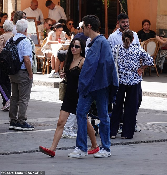 Last week, Harry was seen walking with Zoë in Brooklyn suburb Williamsburg - where she owns an apartment - amid widespread reports about their romance
