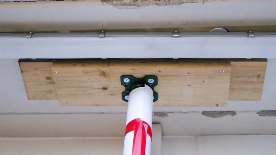 Metal post supporting a ceiling.