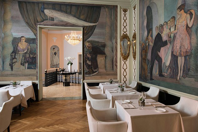 The Cadorin restaurant is a majestic dining space, serving up classic roman dishes