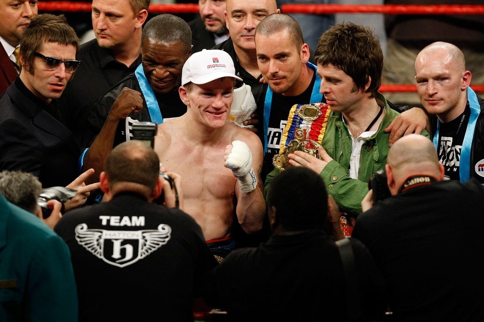 Ricky Hatton celebrates his boxing victory with Liam and Noel Gallagher.