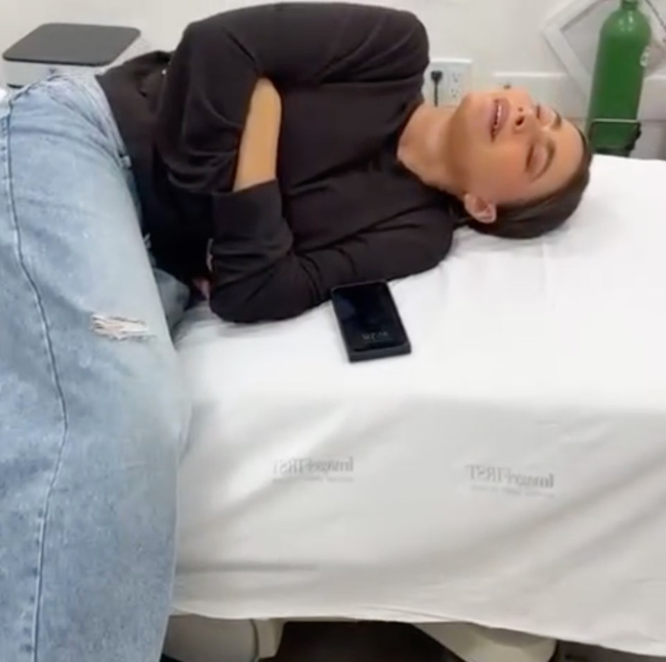Sofia Vergara lying on an examination table in an ER.