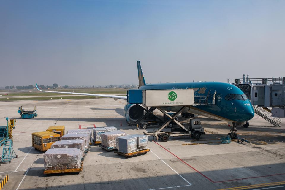 Vietnam Airlines plane being loaded at an airport.