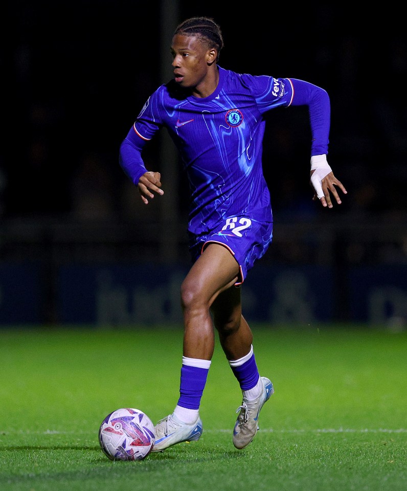 Ishe Samuels-Smith of Chelsea U21 playing soccer.