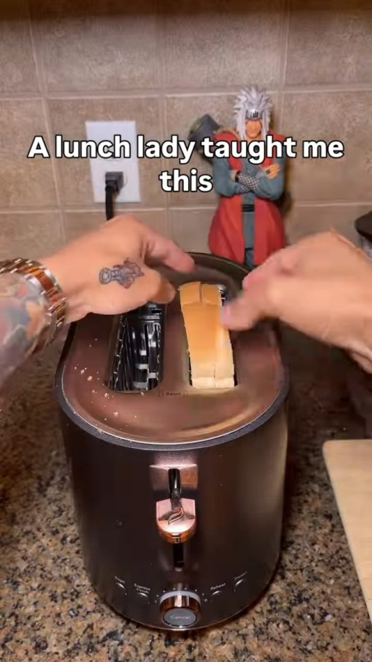 Dad is branded unhinged over way he makes peanut butter sandwich in painful to watch video, https://www.instagram.com/p/DLN4tqFzDNH/?e=332b5162-8d5b-4b65-9684-be5a608fcd81&g=5