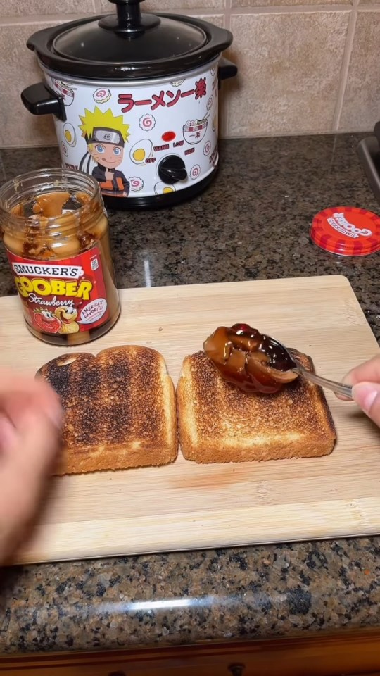 Dad is branded unhinged over way he makes peanut butter sandwich in painful to watch video, https://www.instagram.com/p/DLN4tqFzDNH/?e=332b5162-8d5b-4b65-9684-be5a608fcd81&g=5