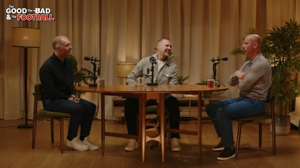 Paddy McGuinness, Paul Scholes and Nicky Butt<br />
https://www.youtube.com/watch?v=yAeMGlBaoL4