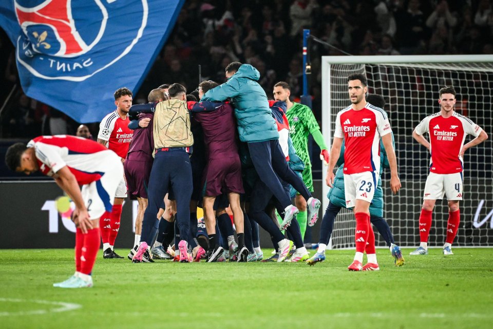 PSG players celebrating a victory while Arsenal players look dejected during a UEFA Champions League match.