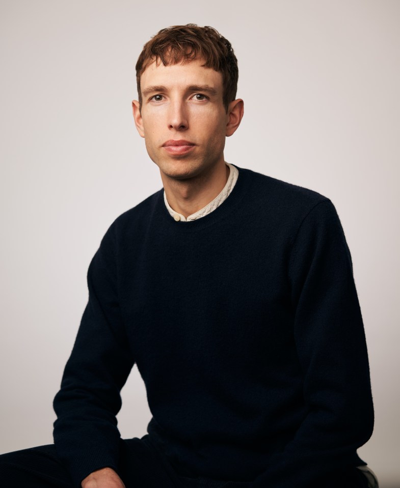 Headshot of Simon Amstell.