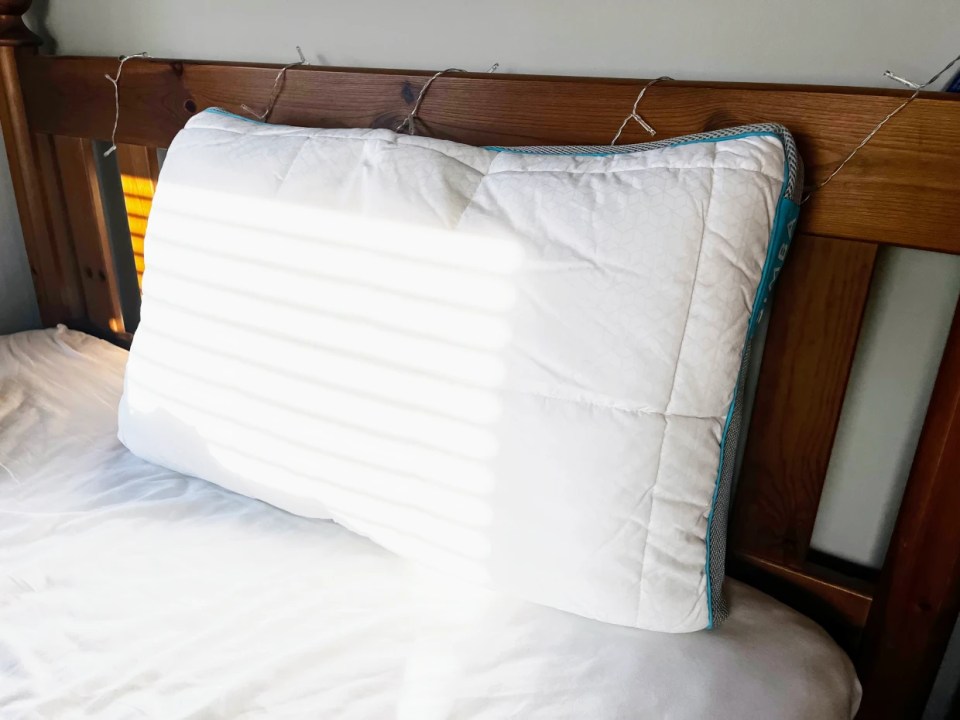 Simba Hybrid Firm pillow on a bed.
