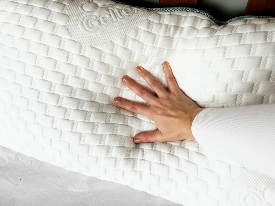 Hand on Silentnight Geltex Premier pillow.