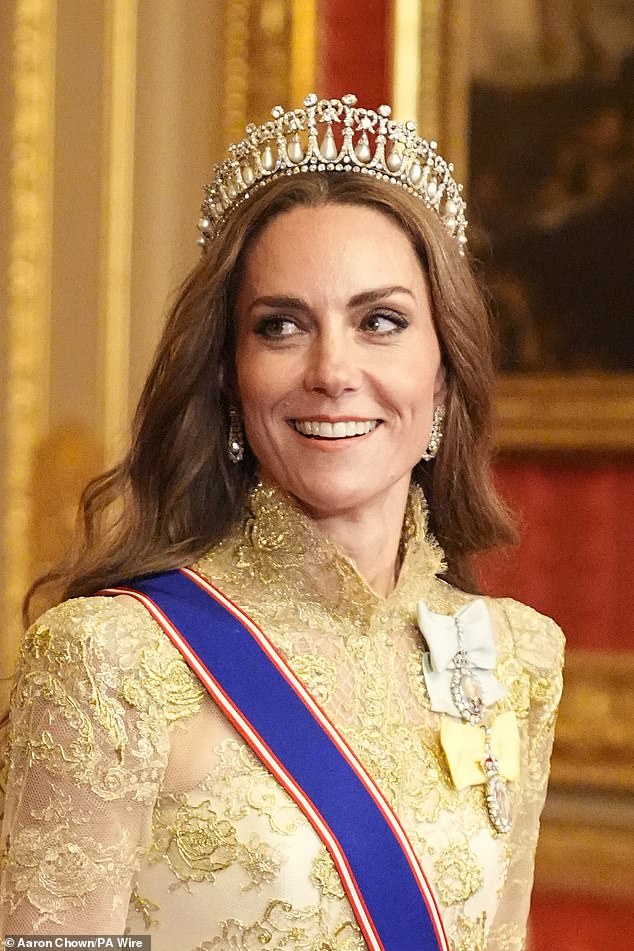 The Princess of Wales beams as she arrives for the state banquet
