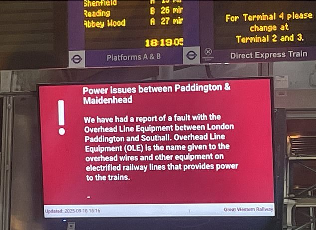 Several routes on the railway line between Paddington Station and Southall are blocked to a 'failure of the electricity supply'