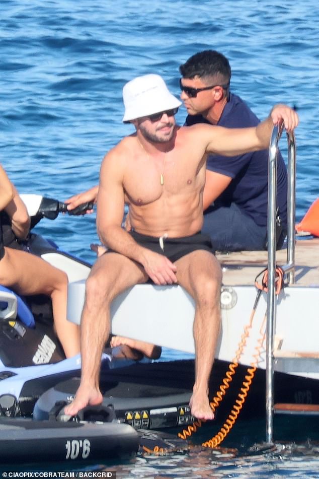 Efron showed off his incredible washboard abs before rinsing off