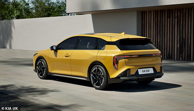 The K4 has 438 litres of boot space (ICE variant) and a 328 litres in the mild hybrid version