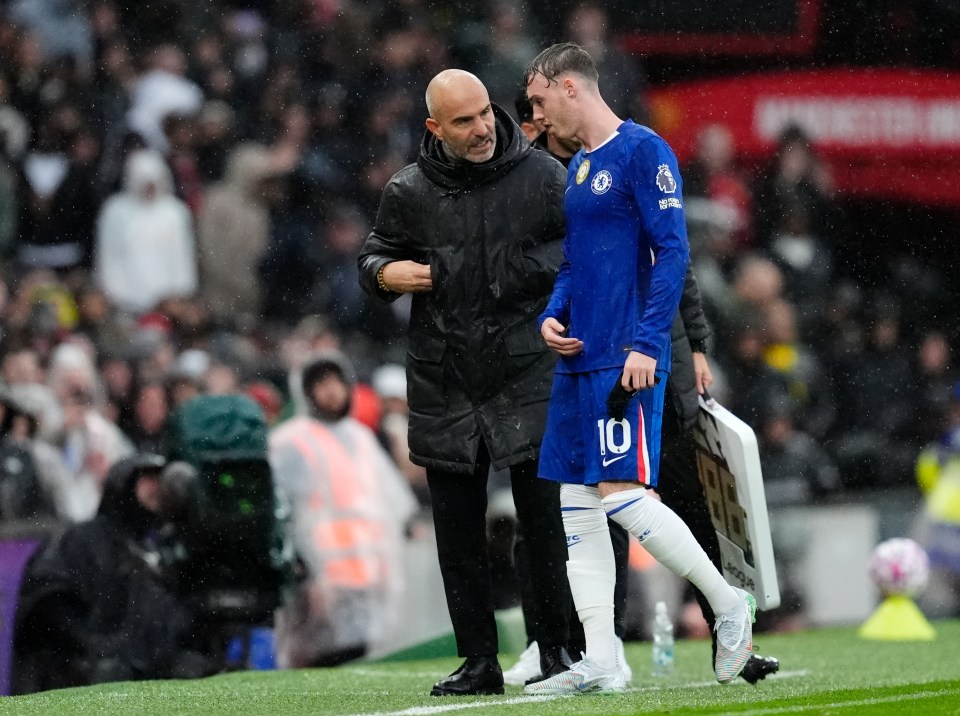 Chelsea manager Enzo Maresca speaks with Chelsea's Cole Palmer after he came off with an injury.