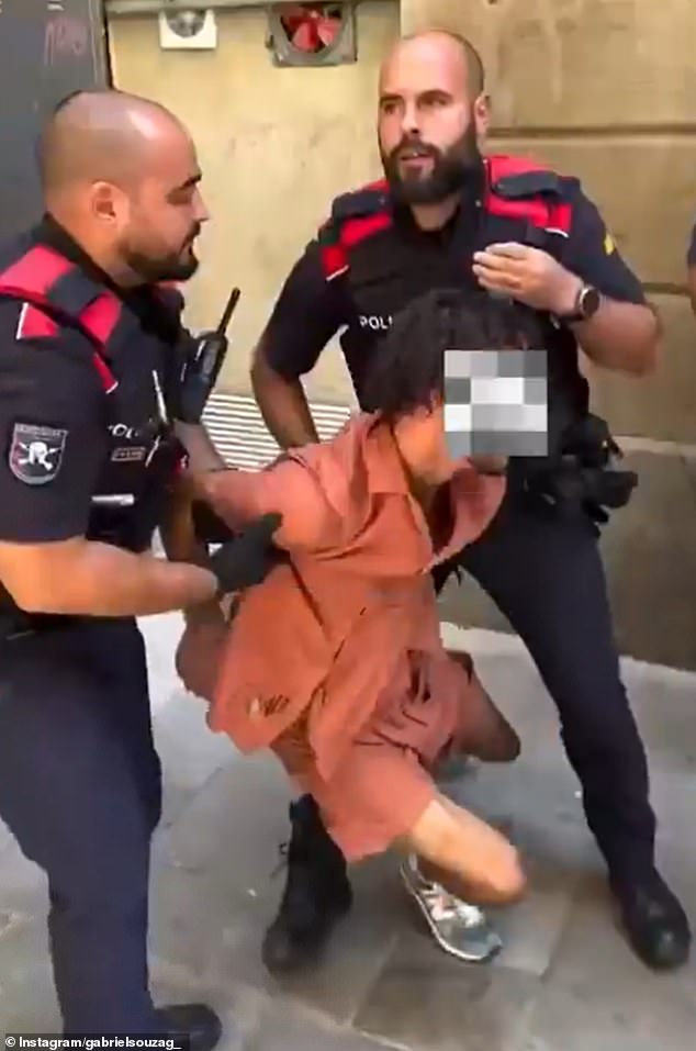 Barcelona cops arrested a suspect who snatched a chain from a Portuguese tourist last month