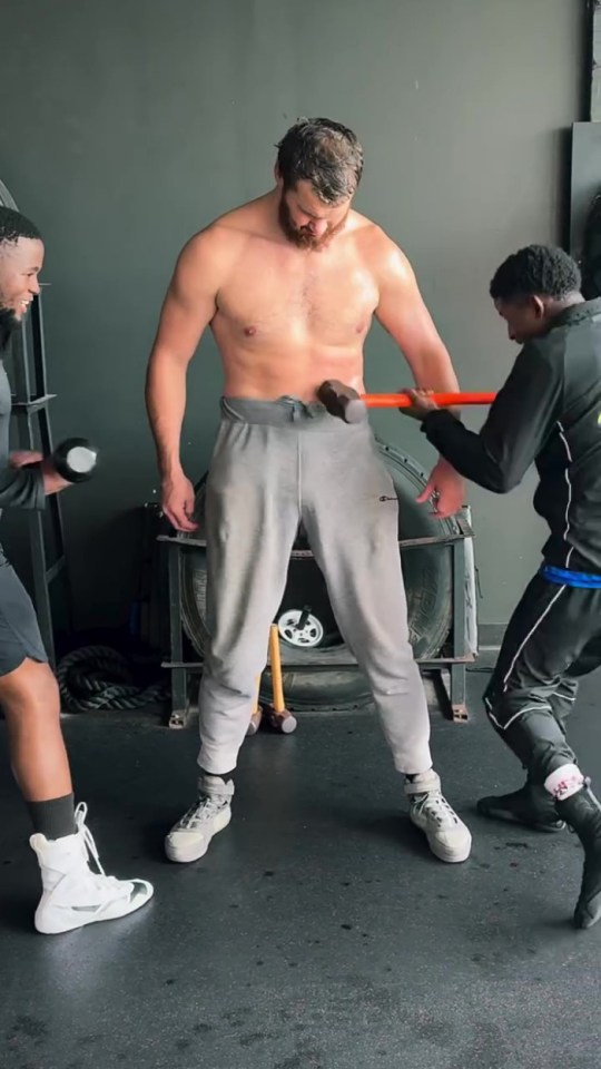Arslanbek Makhmudov, https://www.instagram.com/arslanbek_mahmudov/