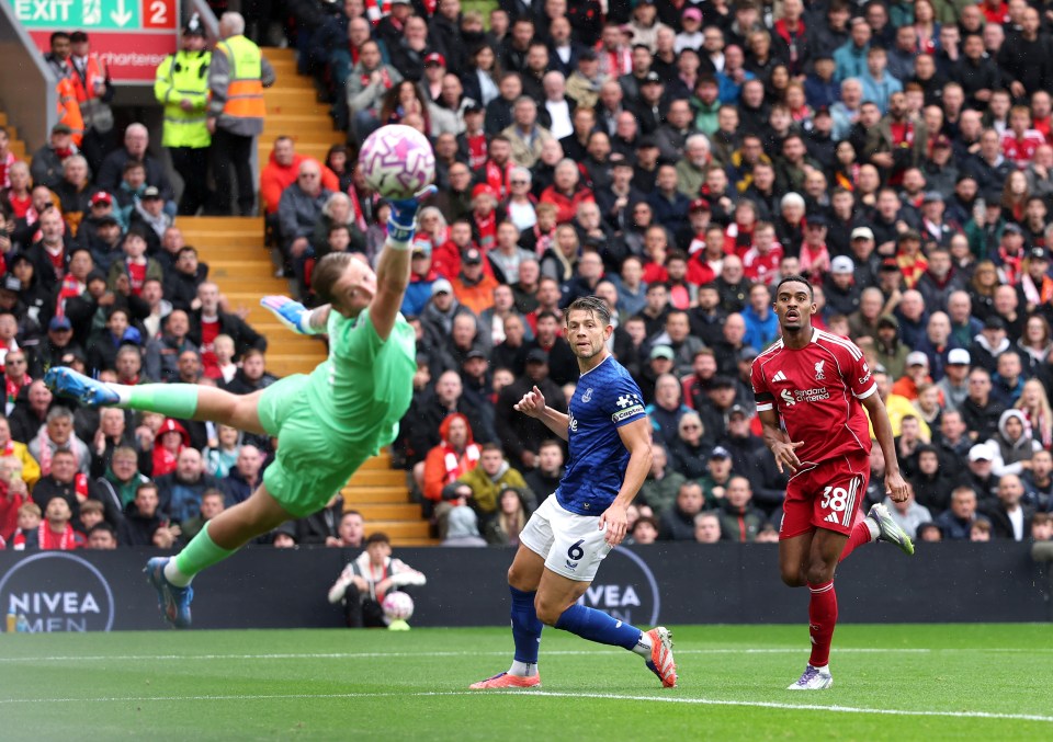 Ryan Gravenberch of Liverpool scores his team's first goal past Jordan Pickford of Everton.