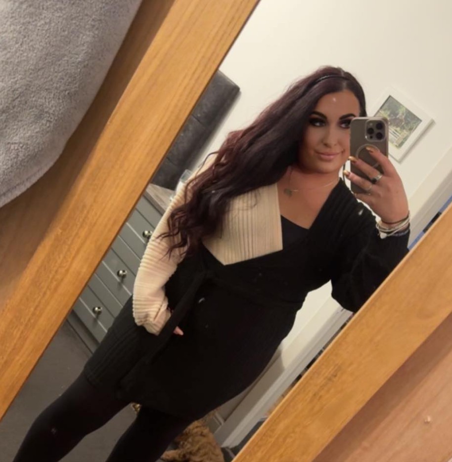 Jenny Keepe taking a mirror selfie.